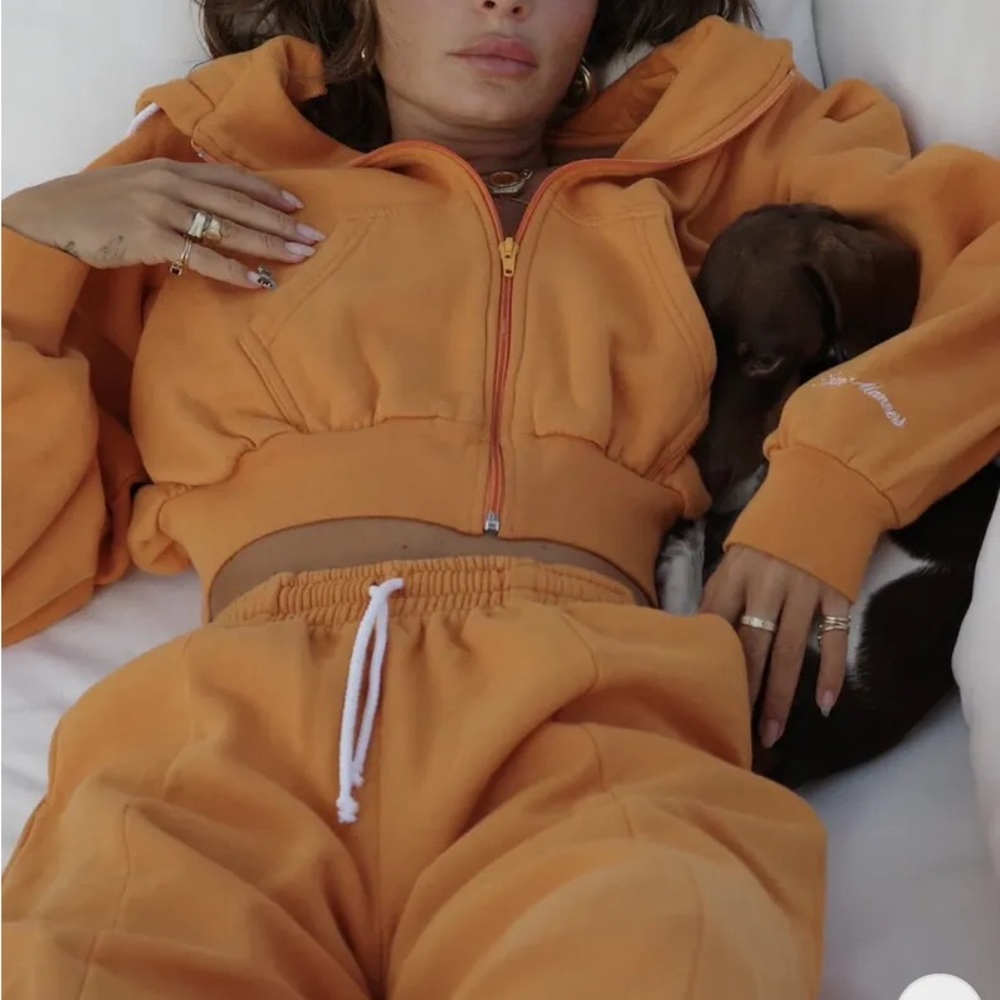 Heavy manners zip up